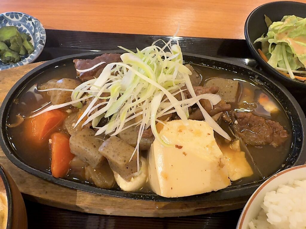 しのぶ：牛すじ煮込み定食2