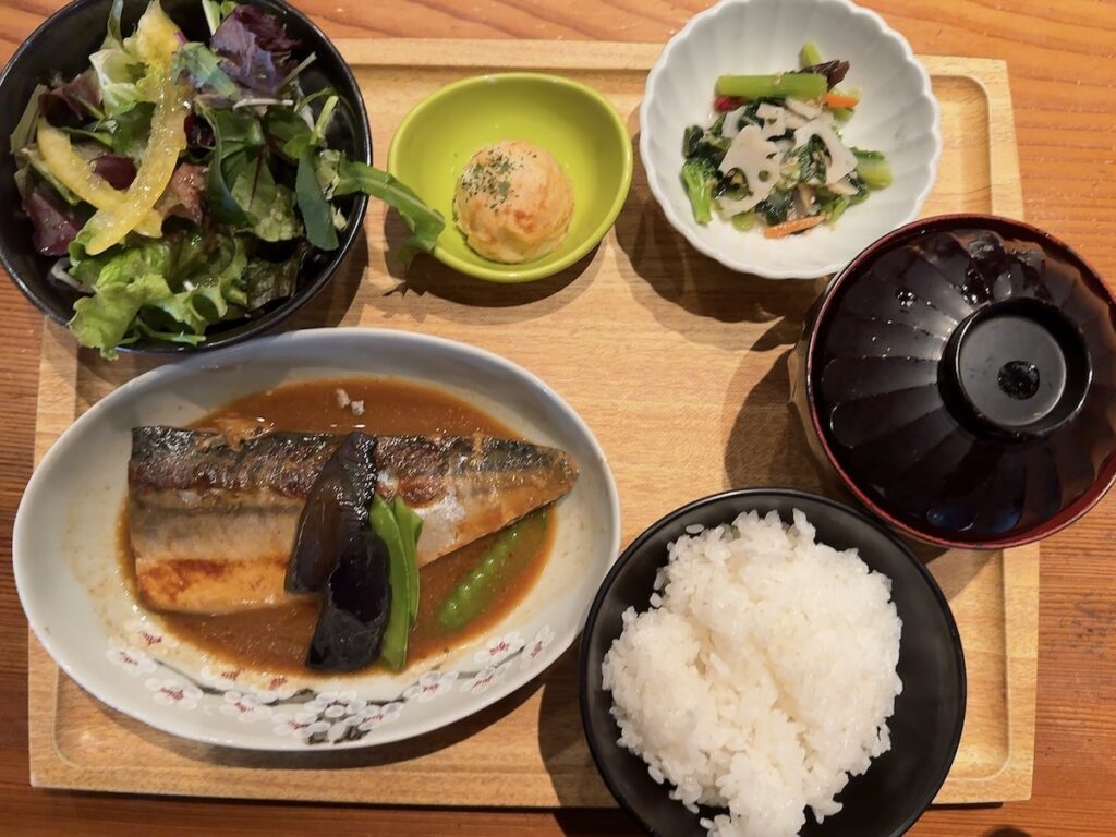 やまや新橋店:こく旨さばの味噌煮定食