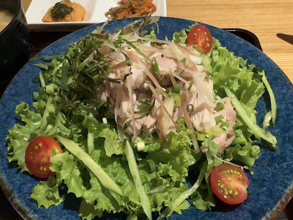 水炊きとよみつ:蒸し鶏の香味ポン酢サラダ仕立て2