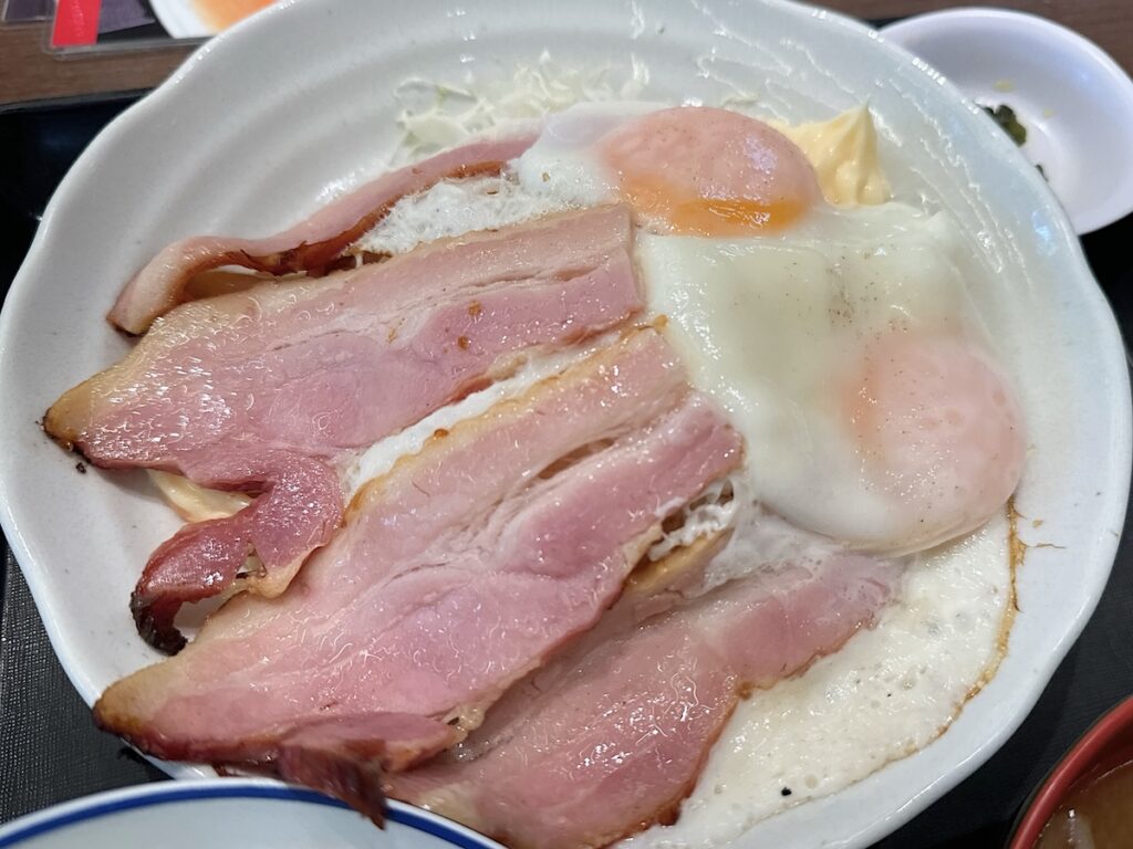 志野:ベーコンエッグ定食2