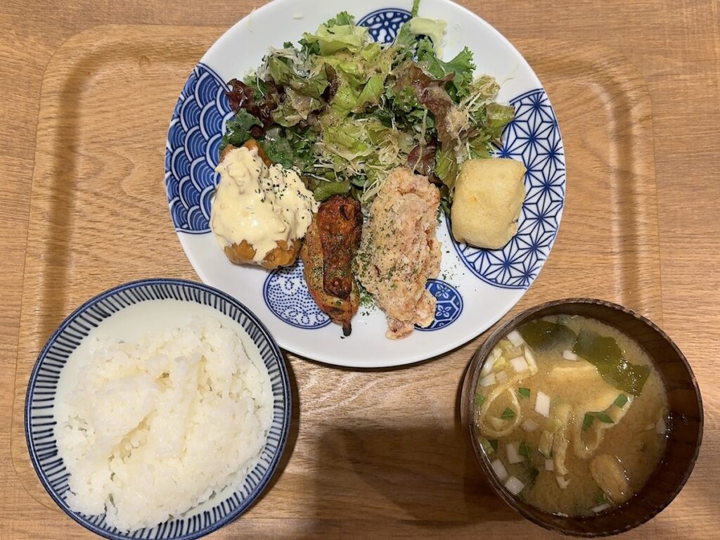 いっかく食堂:トリプルチキン定食1
