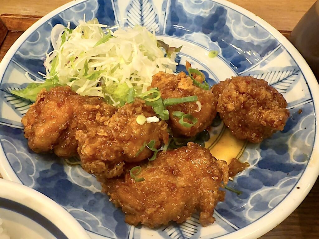 今泉キッチン:ピリ辛チキン3個定食2