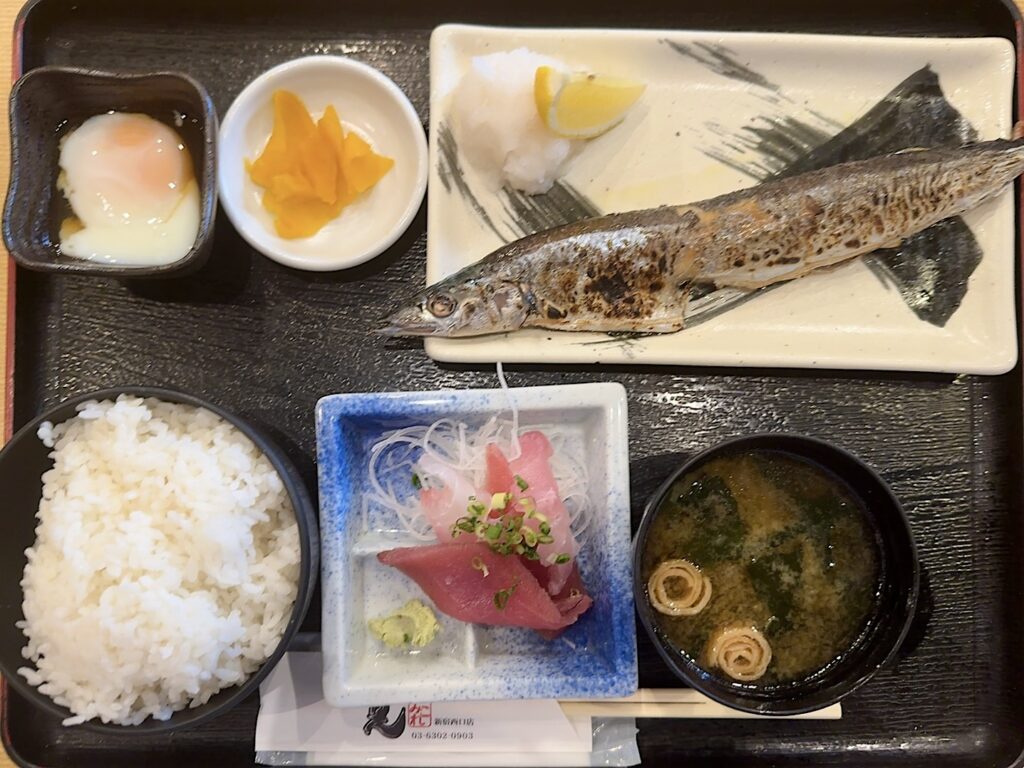 魚の三是新宿西口：焼き魚定食（サンマ）