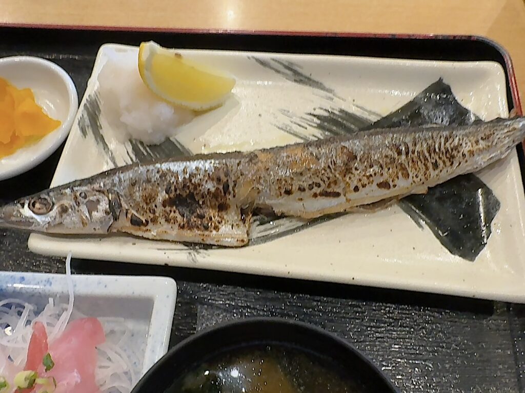 魚の三是新宿西口：焼き魚定食（サンマ）2
