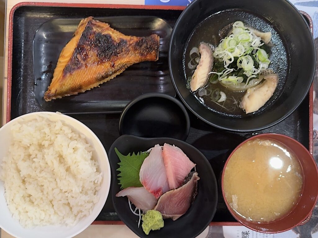 タカマル鮮魚店本館：日替わり定食