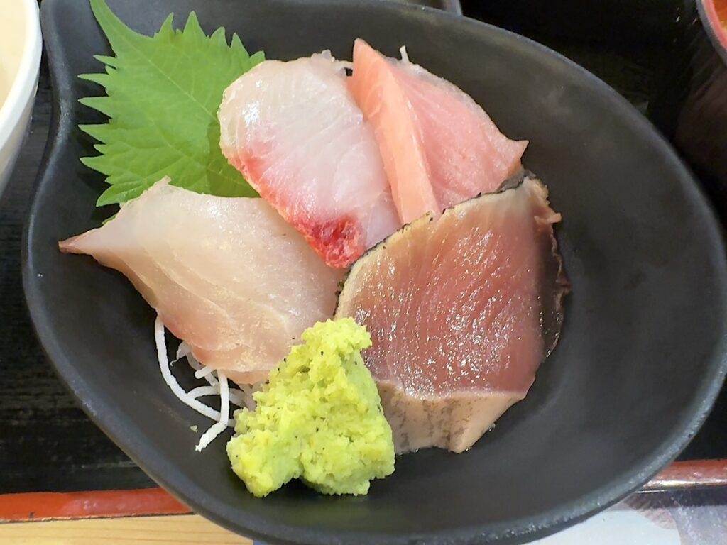 タカマル鮮魚店本館：日替わり定食4