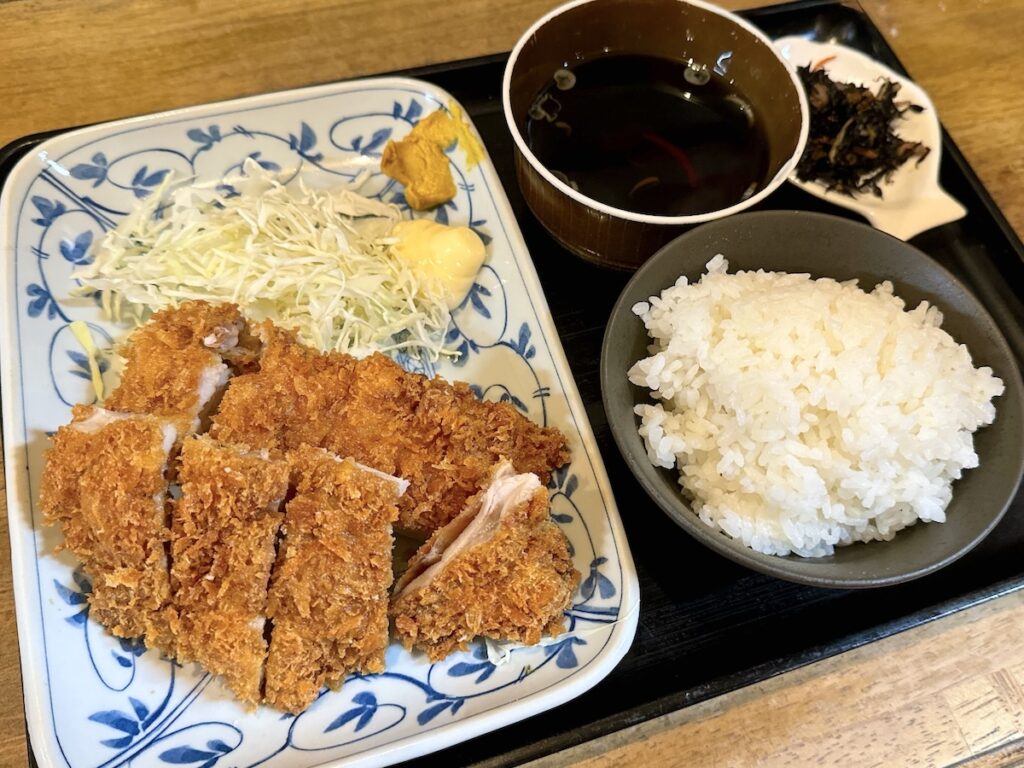 梟小路：チキンカツ定食