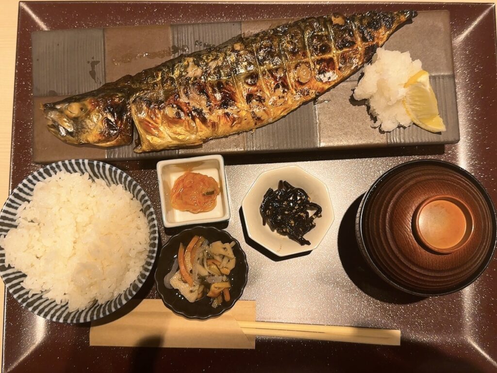 金のしゃもじ：大判トロさばの炭火焼き定食