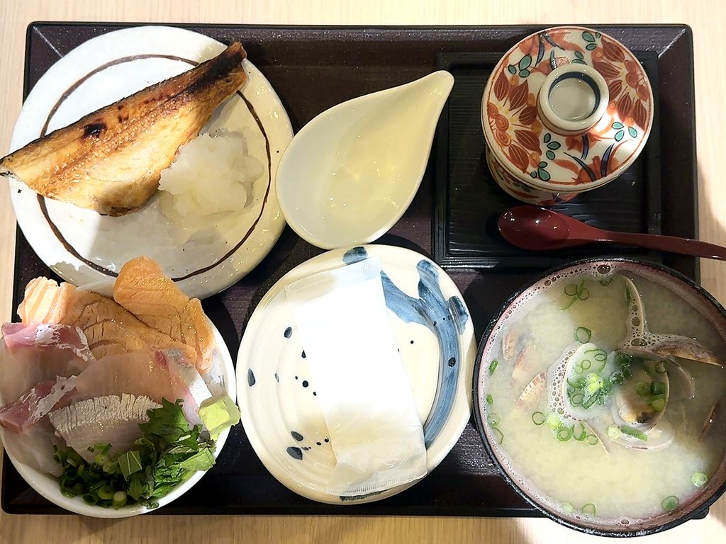 日の出　博多デイトス：貝汁定食