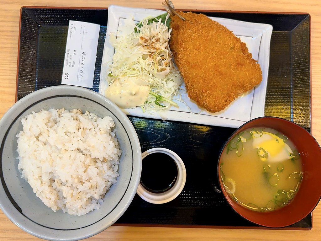 しらすくじら：アジフライ定食