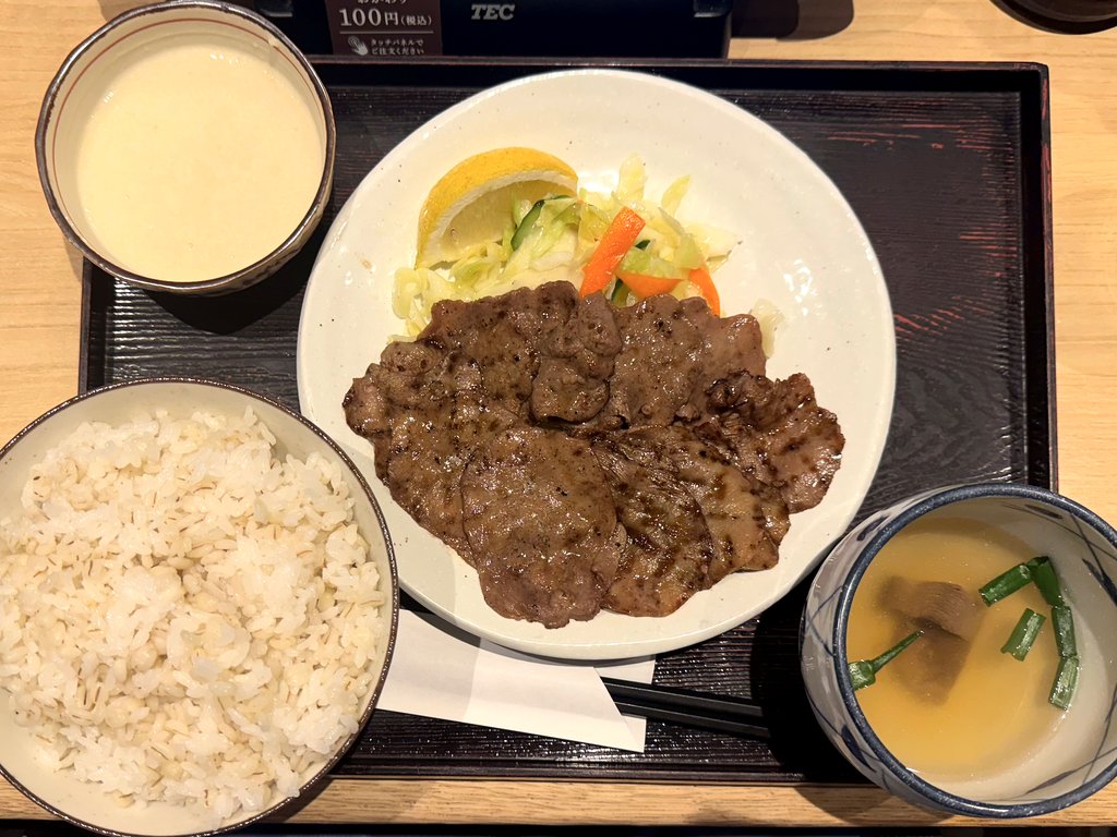 博多駅たんや：牛タン麦とろろ定食
